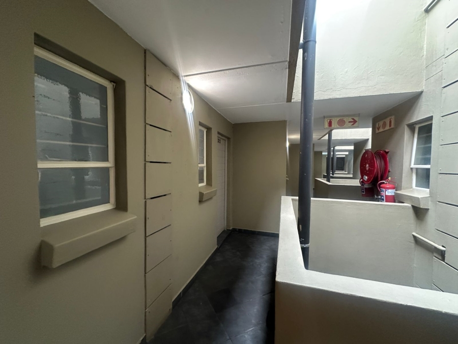 To Let 1 Bedroom Property for Rent in Braamfontein Gauteng