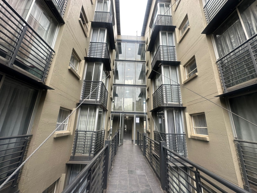 To Let 1 Bedroom Property for Rent in Braamfontein Gauteng
