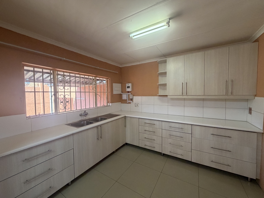 To Let 2 Bedroom Property for Rent in Christoburg Gauteng