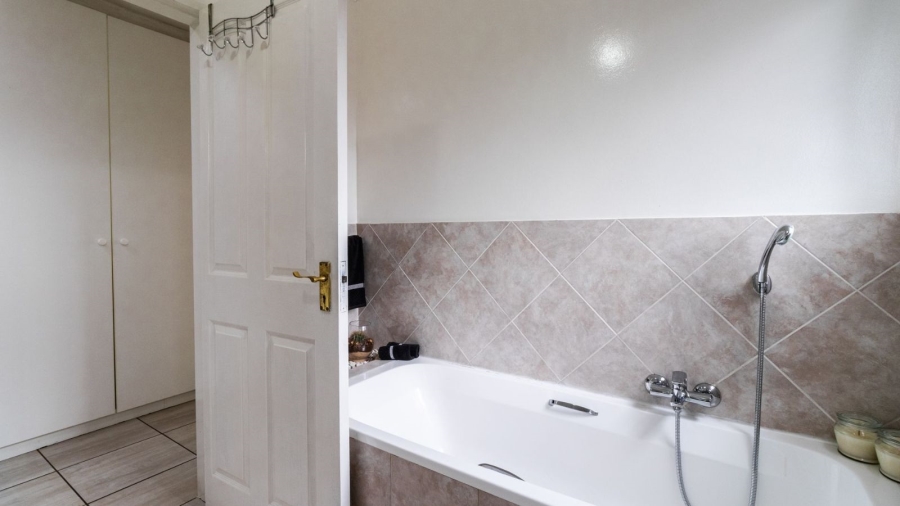 3 Bedroom Property for Sale in Edenvale Central Gauteng