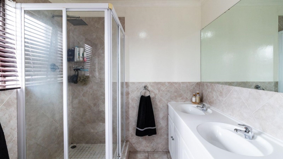 3 Bedroom Property for Sale in Edenvale Central Gauteng