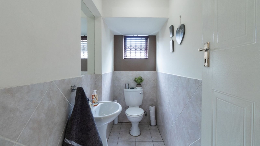 3 Bedroom Property for Sale in Edenvale Central Gauteng