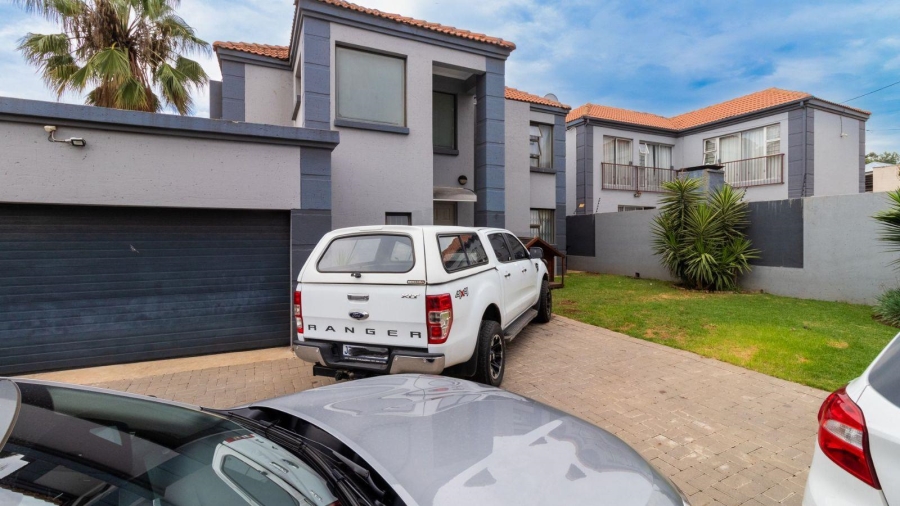 3 Bedroom Property for Sale in Edenvale Central Gauteng