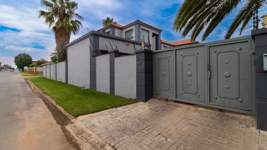 3 Bedroom Property for Sale in Edenvale Central Gauteng