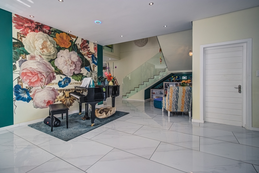 5 Bedroom Property for Sale in Glen Eagle Estate Gauteng