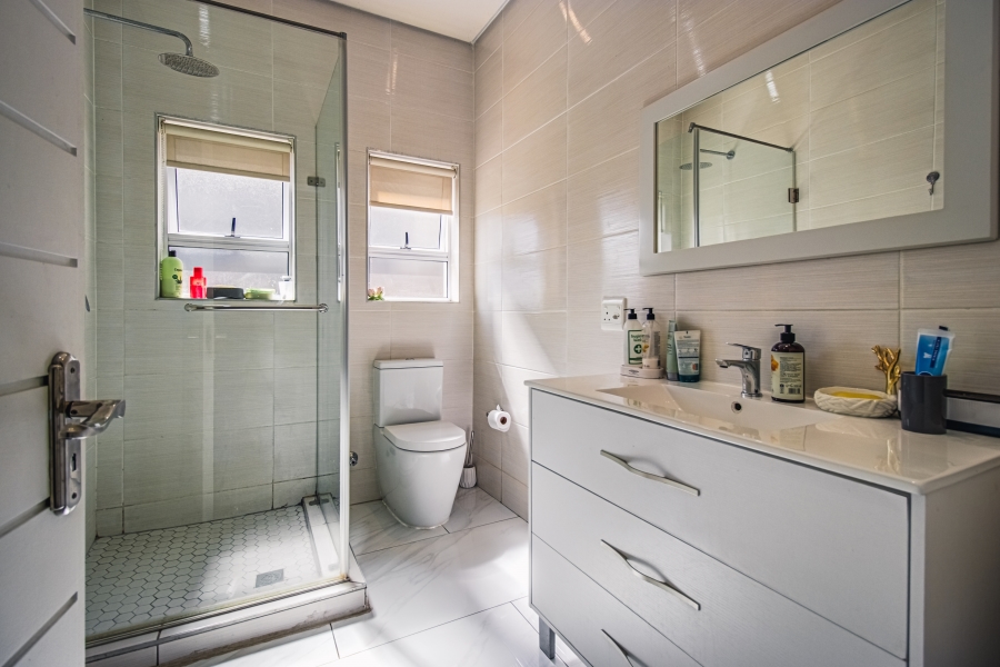 5 Bedroom Property for Sale in Glen Eagle Estate Gauteng