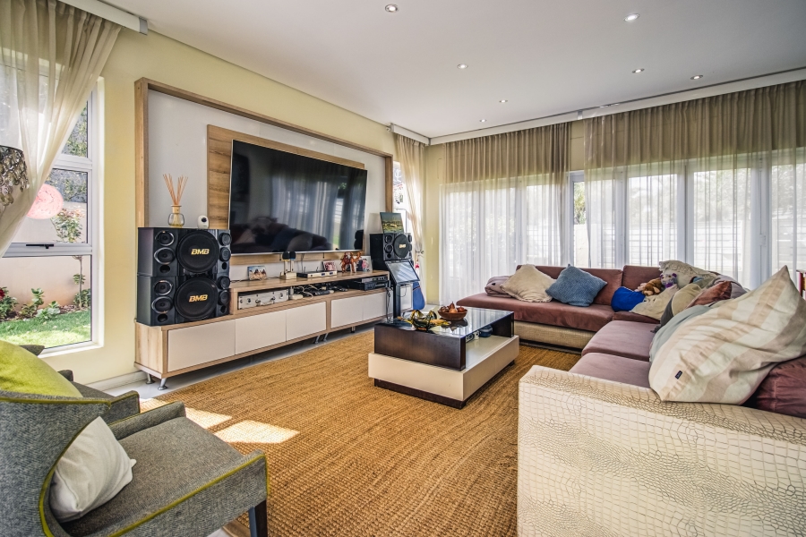 5 Bedroom Property for Sale in Glen Eagle Estate Gauteng