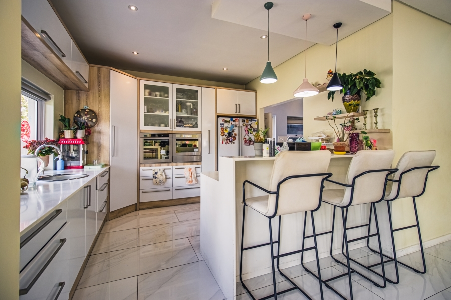 5 Bedroom Property for Sale in Glen Eagle Estate Gauteng