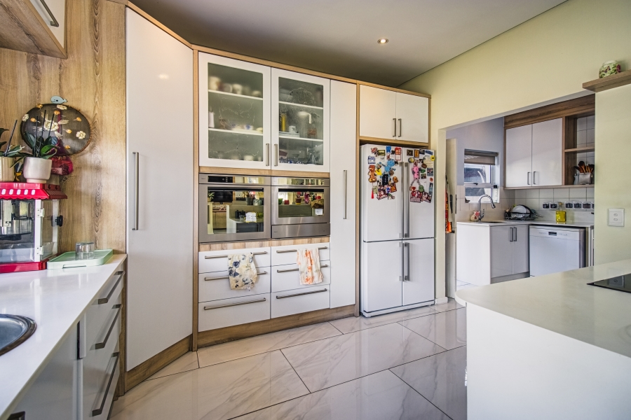 5 Bedroom Property for Sale in Glen Eagle Estate Gauteng