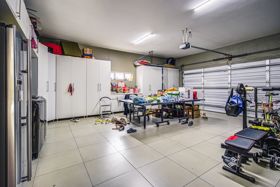 5 Bedroom Property for Sale in Glen Eagle Estate Gauteng