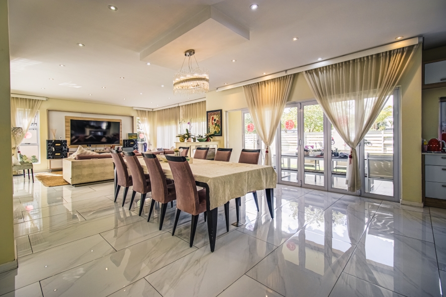 5 Bedroom Property for Sale in Glen Eagle Estate Gauteng