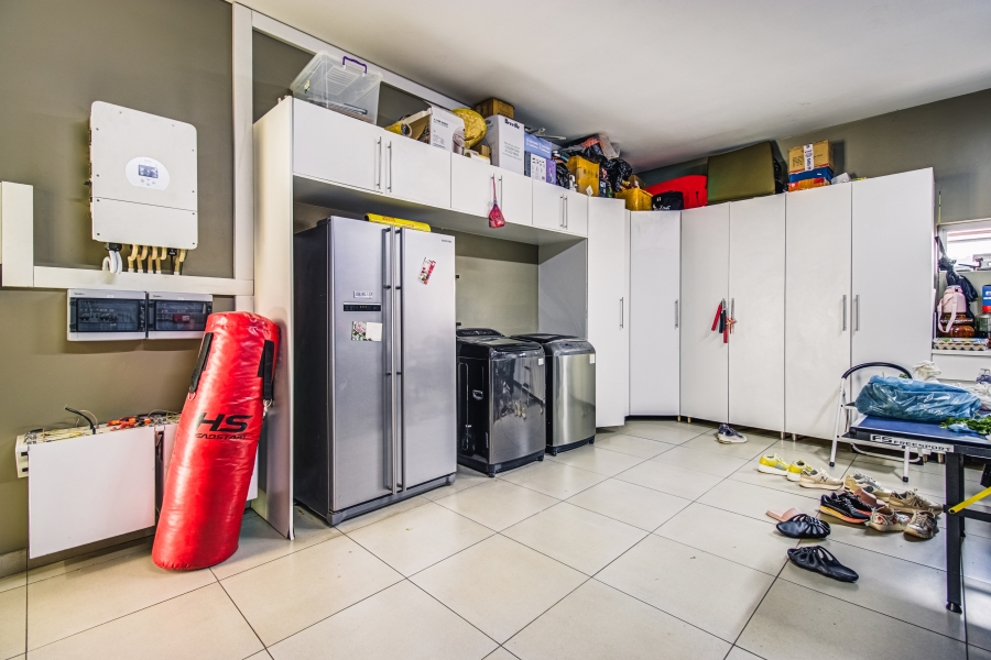5 Bedroom Property for Sale in Glen Eagle Estate Gauteng