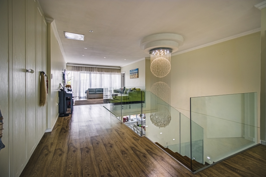 5 Bedroom Property for Sale in Glen Eagle Estate Gauteng