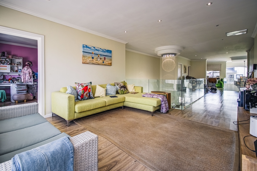 5 Bedroom Property for Sale in Glen Eagle Estate Gauteng
