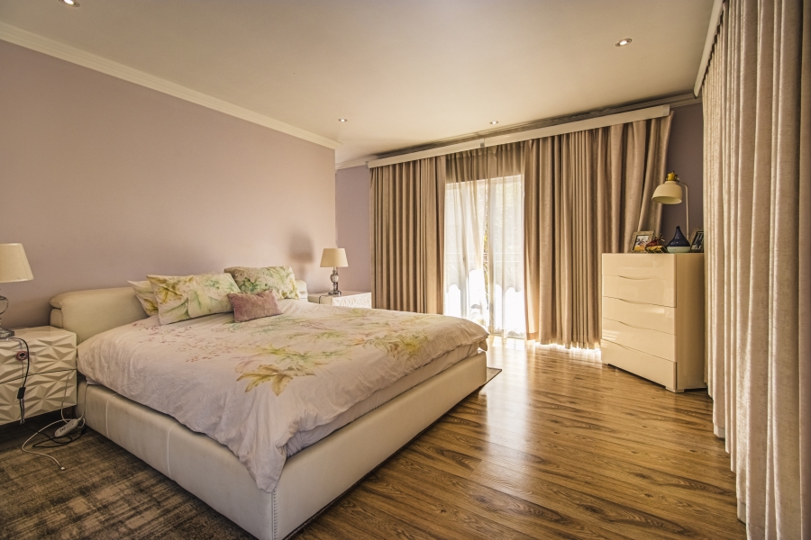 5 Bedroom Property for Sale in Glen Eagle Estate Gauteng
