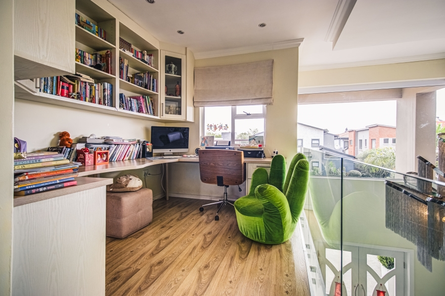 5 Bedroom Property for Sale in Glen Eagle Estate Gauteng