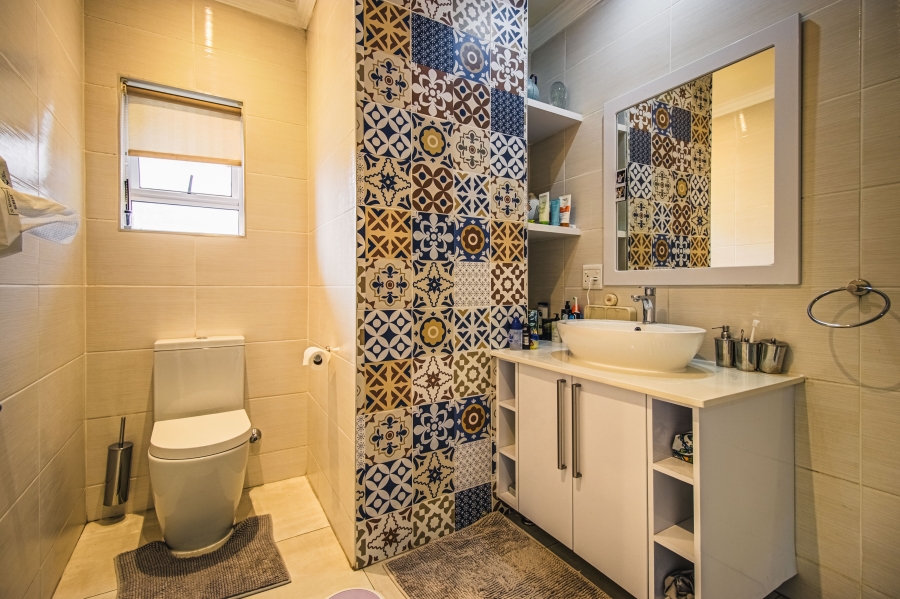 5 Bedroom Property for Sale in Glen Eagle Estate Gauteng