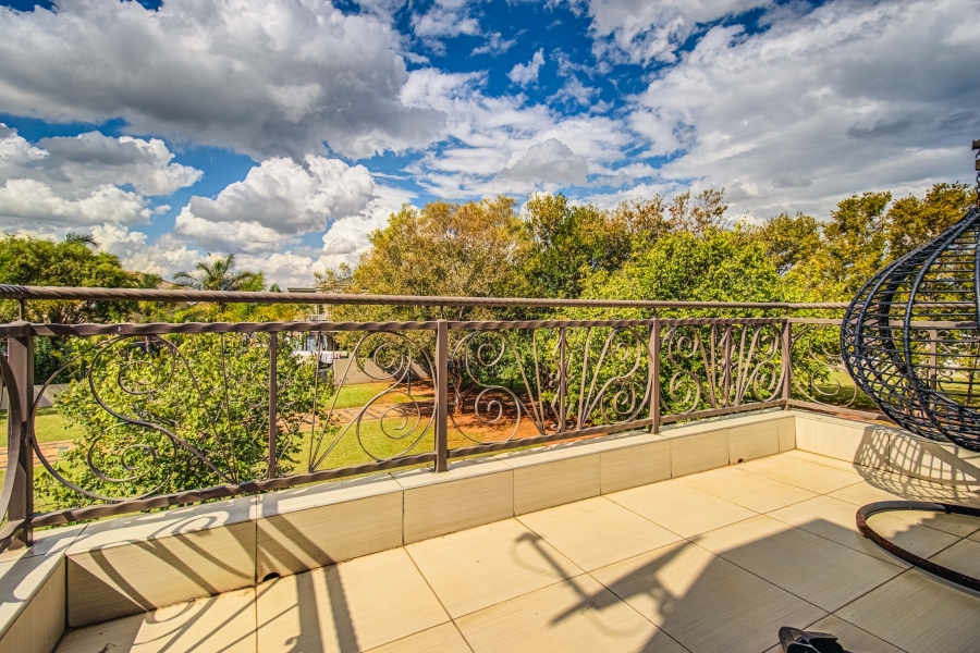 5 Bedroom Property for Sale in Glen Eagle Estate Gauteng