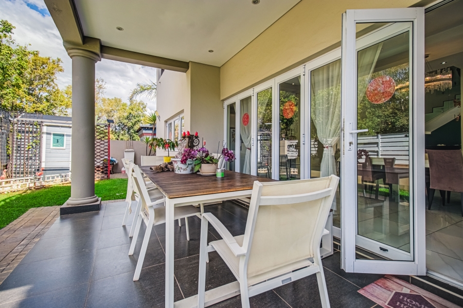 5 Bedroom Property for Sale in Glen Eagle Estate Gauteng