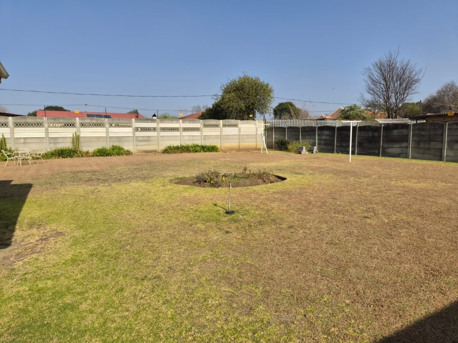 3 Bedroom Property for Sale in Dunnottar Gauteng