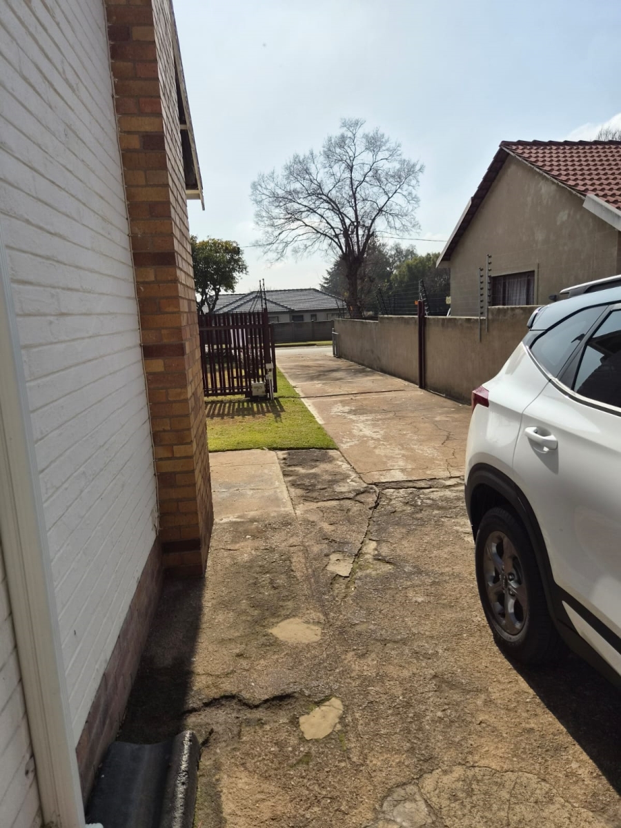 3 Bedroom Property for Sale in Dunnottar Gauteng