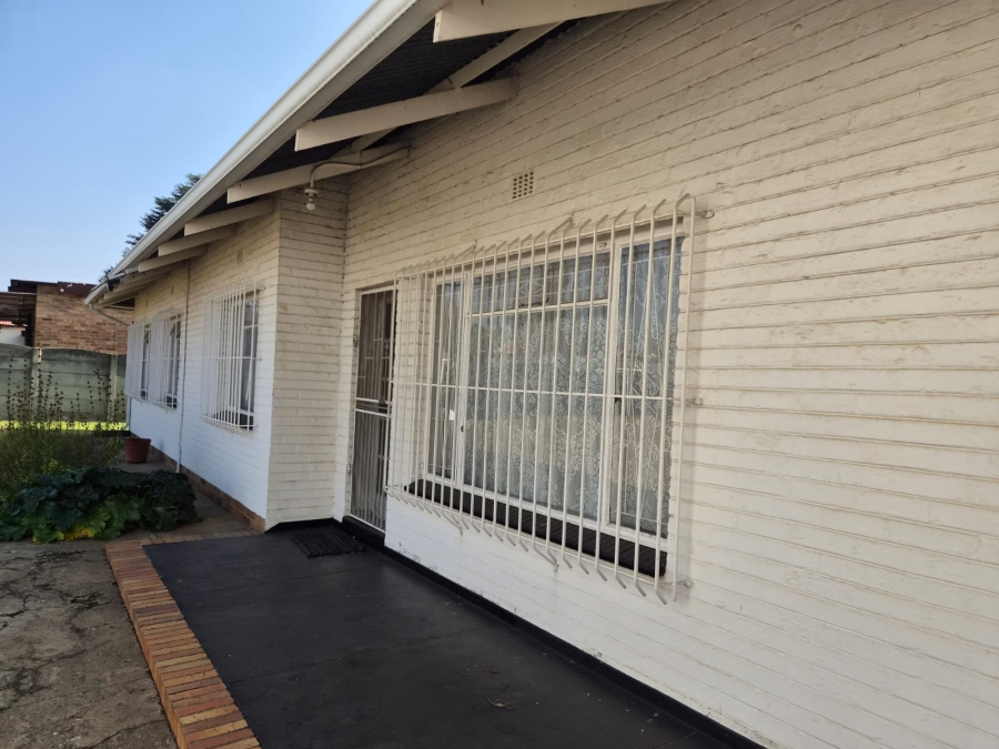 3 Bedroom Property for Sale in Dunnottar Gauteng
