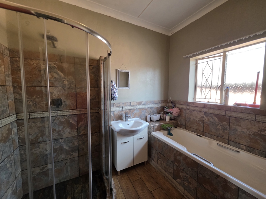 4 Bedroom Property for Sale in Casseldale Gauteng