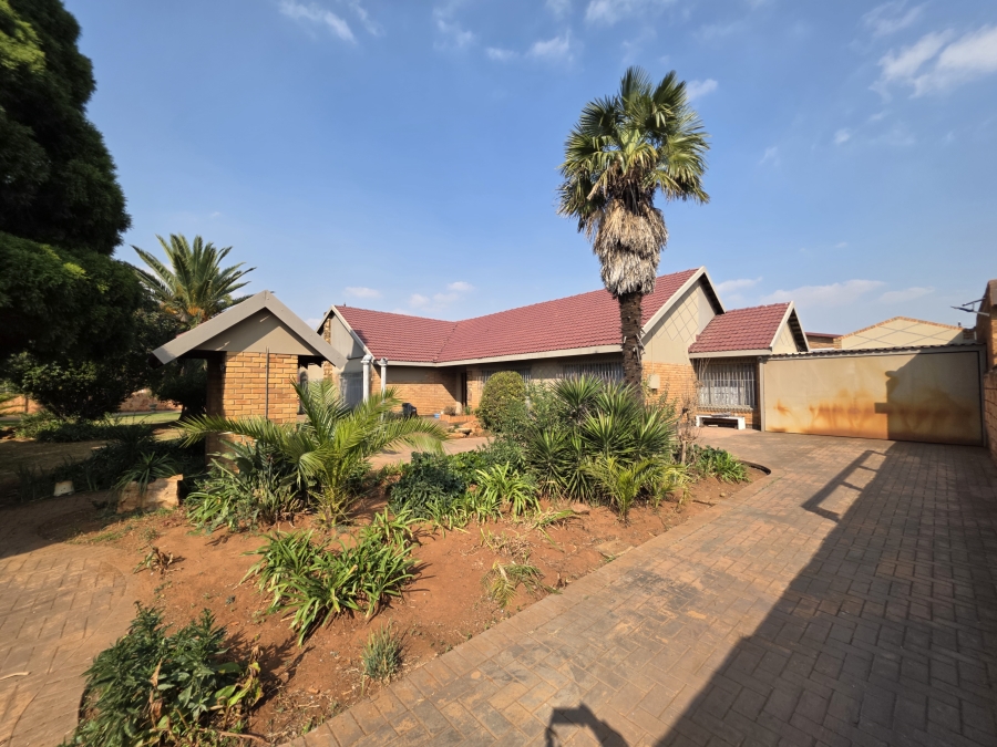 4 Bedroom Property for Sale in Casseldale Gauteng