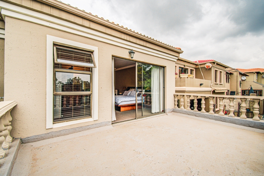 To Let 3 Bedroom Property for Rent in Greenstone Hill Gauteng