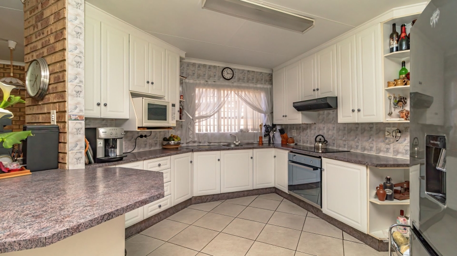 4 Bedroom Property for Sale in Edleen Gauteng
