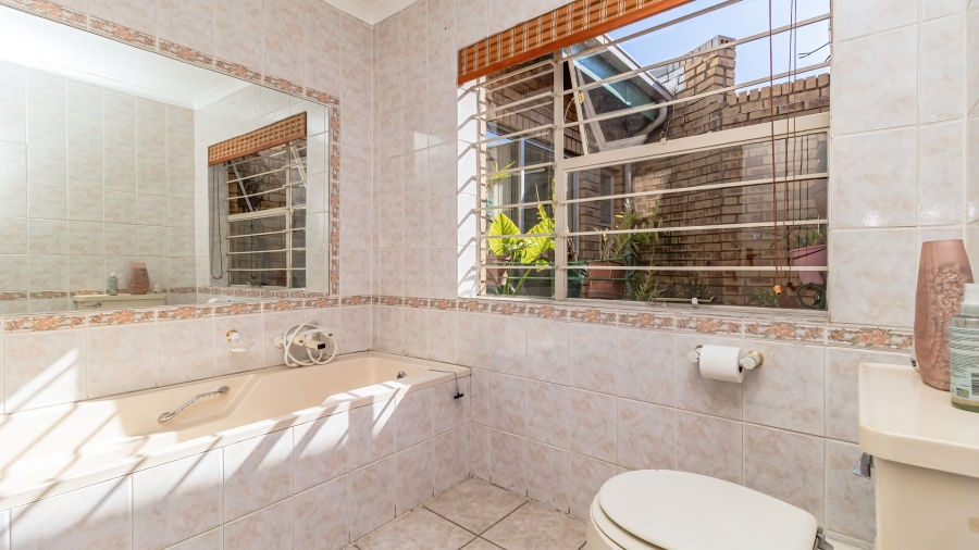 4 Bedroom Property for Sale in Edleen Gauteng