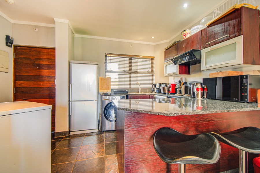 To Let 1 Bedroom Property for Rent in Sandhurst Gauteng