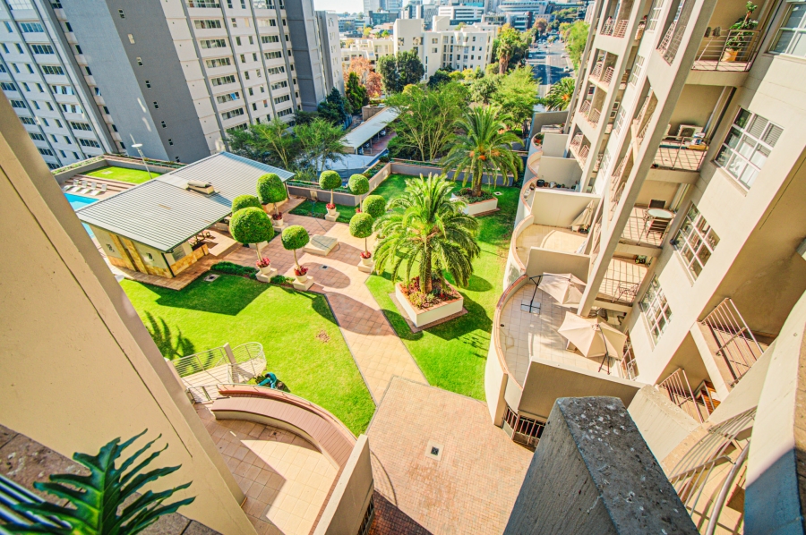 To Let 1 Bedroom Property for Rent in Sandhurst Gauteng