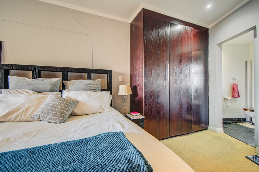 To Let 1 Bedroom Property for Rent in Sandhurst Gauteng