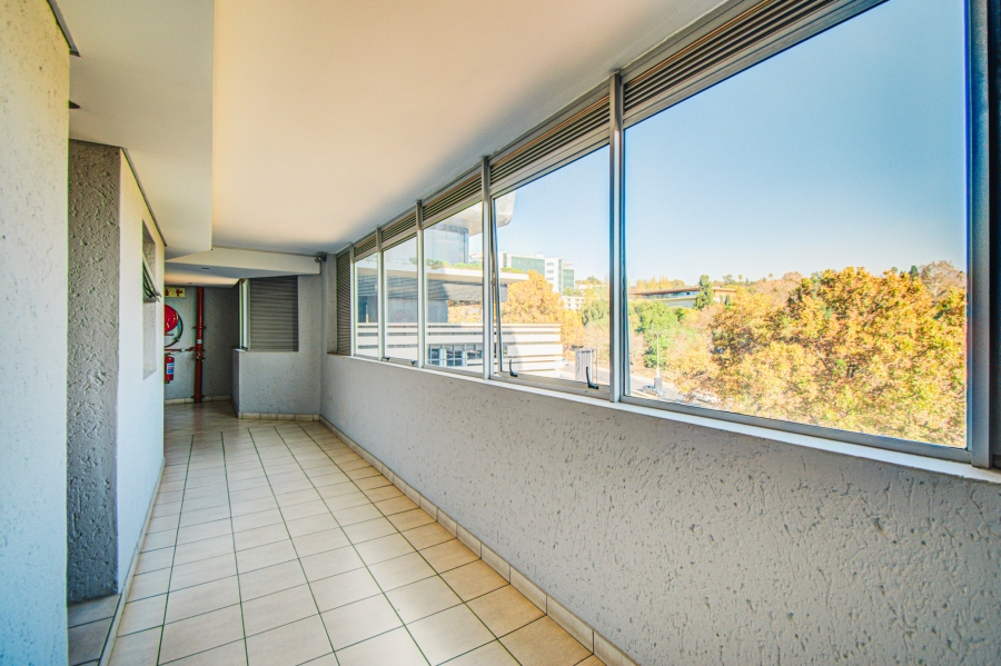 To Let 1 Bedroom Property for Rent in Sandhurst Gauteng