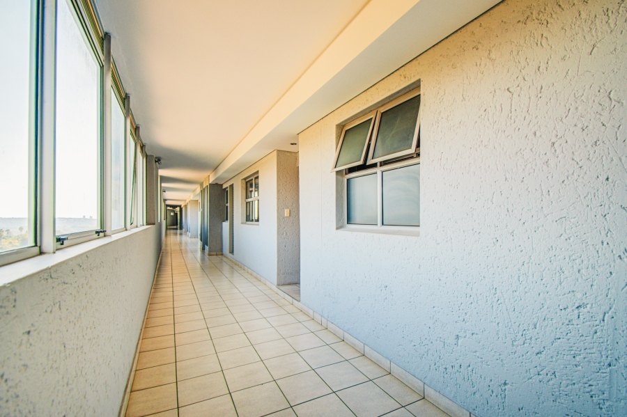 To Let 1 Bedroom Property for Rent in Sandhurst Gauteng