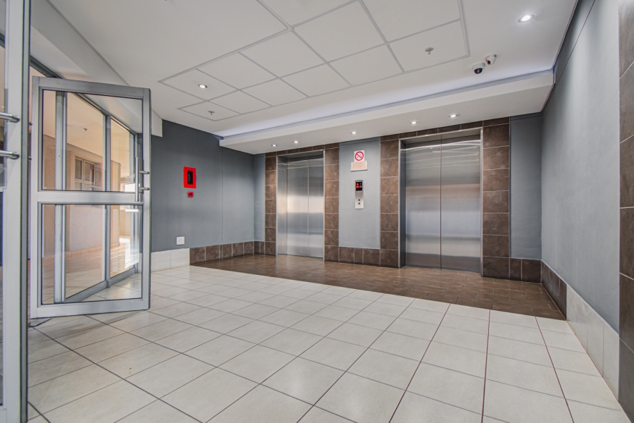 To Let 1 Bedroom Property for Rent in Sandhurst Gauteng