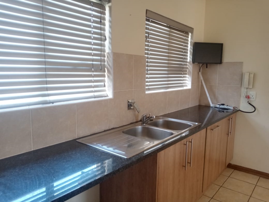 To Let 3 Bedroom Property for Rent in Greengate Gauteng