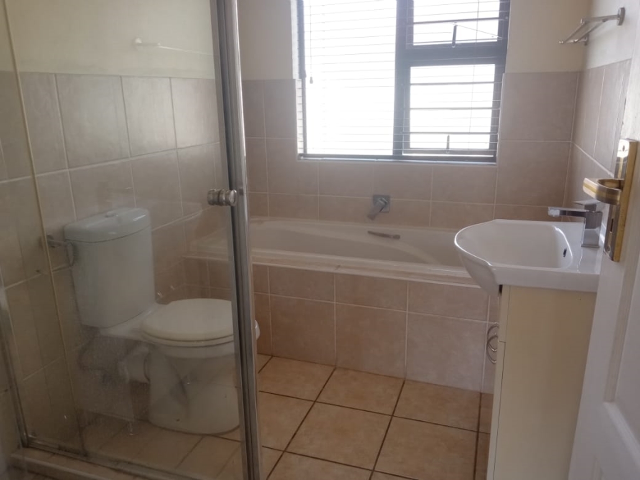 To Let 3 Bedroom Property for Rent in Greengate Gauteng