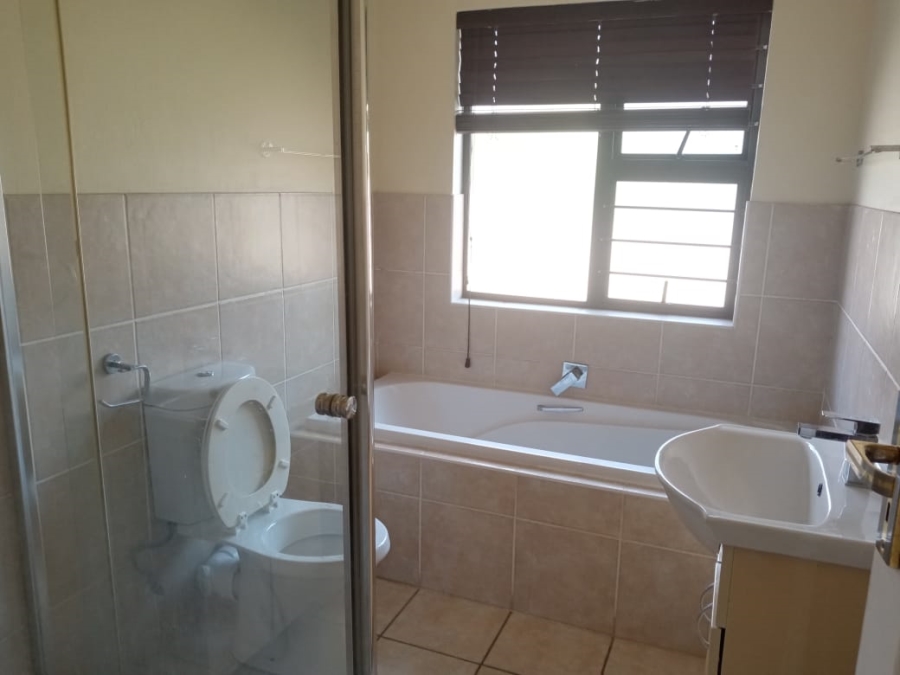 To Let 3 Bedroom Property for Rent in Greengate Gauteng