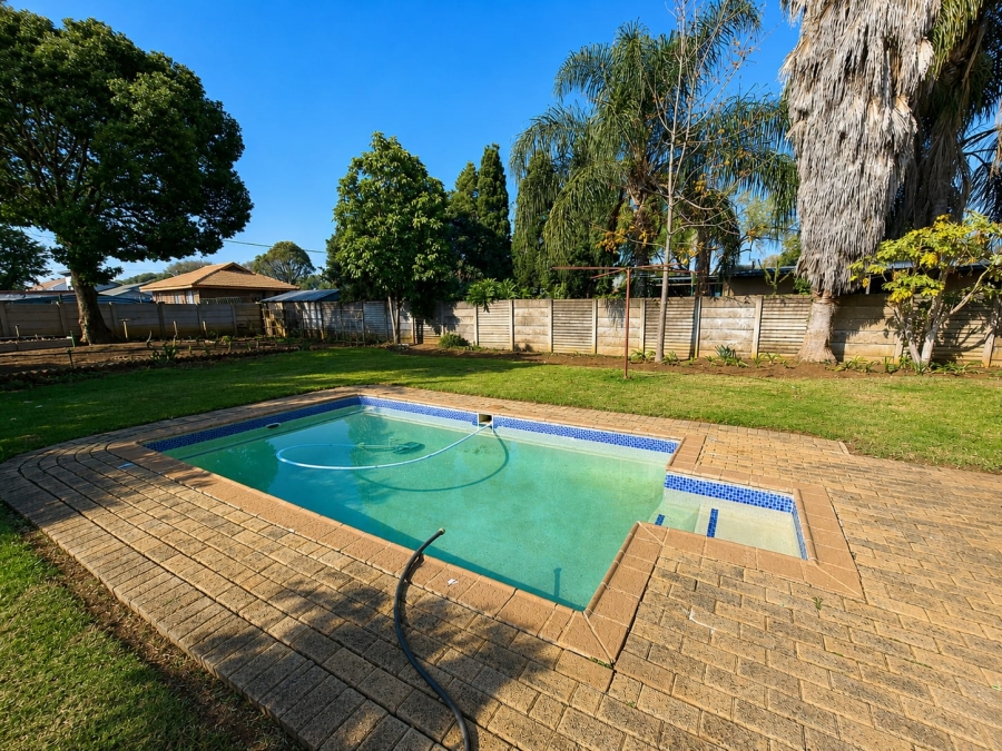 4 Bedroom Property for Sale in Les Marais Gauteng
