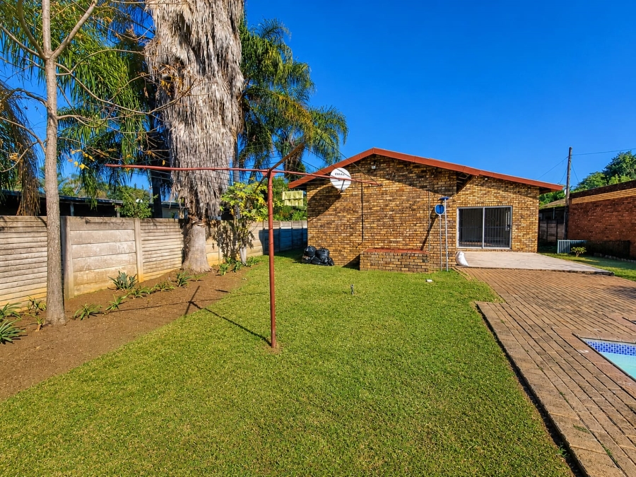 4 Bedroom Property for Sale in Les Marais Gauteng