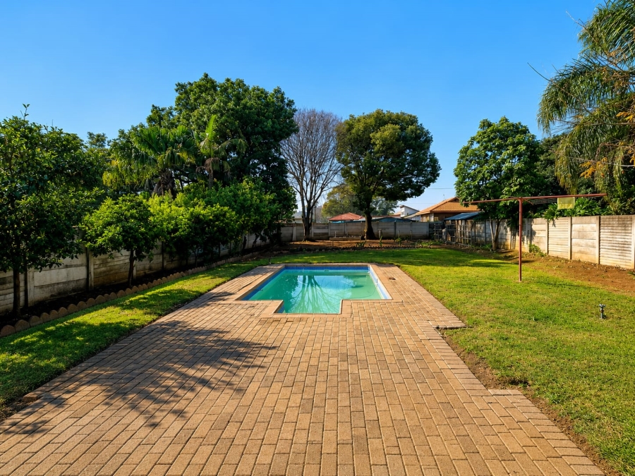 4 Bedroom Property for Sale in Les Marais Gauteng