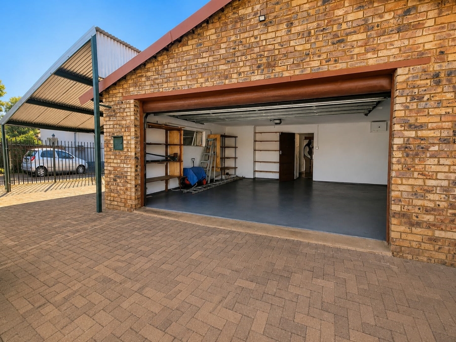 4 Bedroom Property for Sale in Les Marais Gauteng