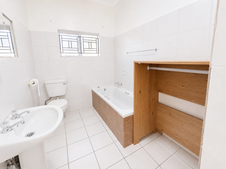 4 Bedroom Property for Sale in Les Marais Gauteng