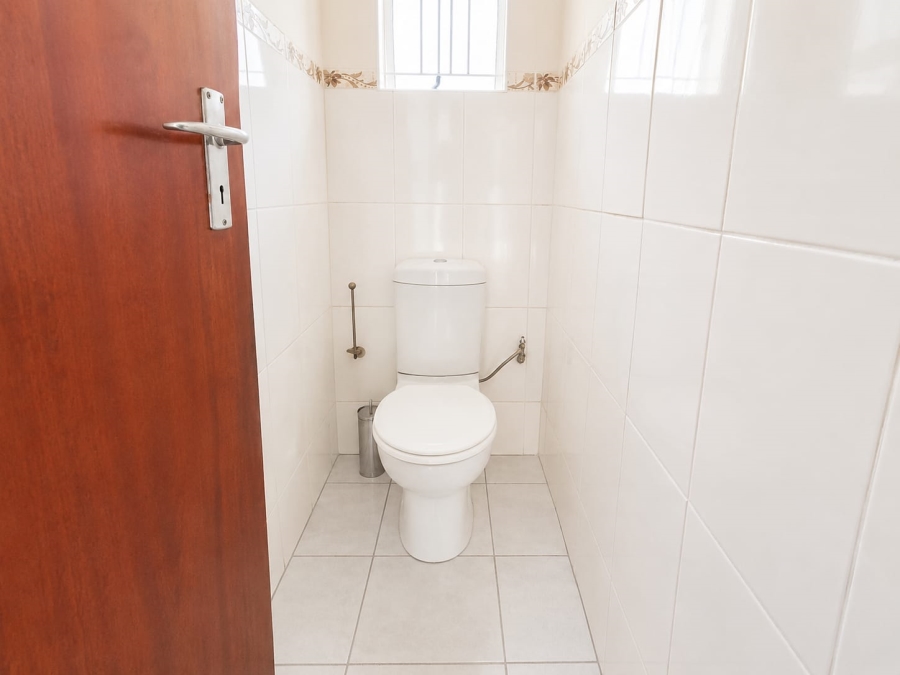 4 Bedroom Property for Sale in Les Marais Gauteng
