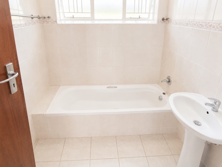 4 Bedroom Property for Sale in Les Marais Gauteng