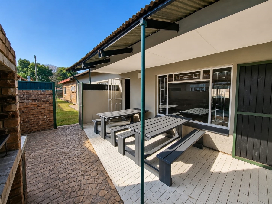4 Bedroom Property for Sale in Les Marais Gauteng
