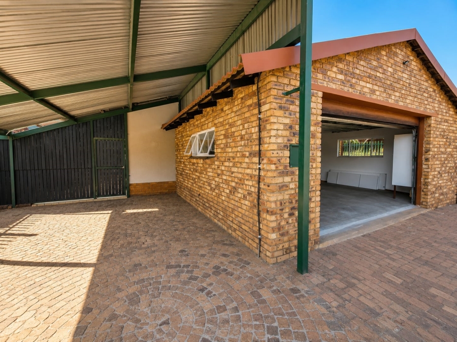 4 Bedroom Property for Sale in Les Marais Gauteng