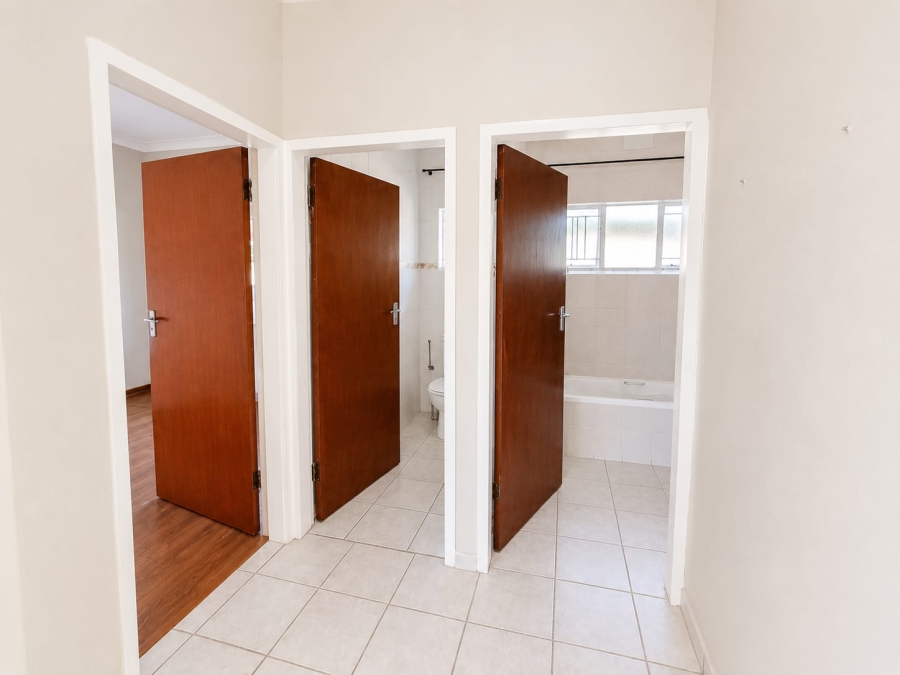 4 Bedroom Property for Sale in Les Marais Gauteng